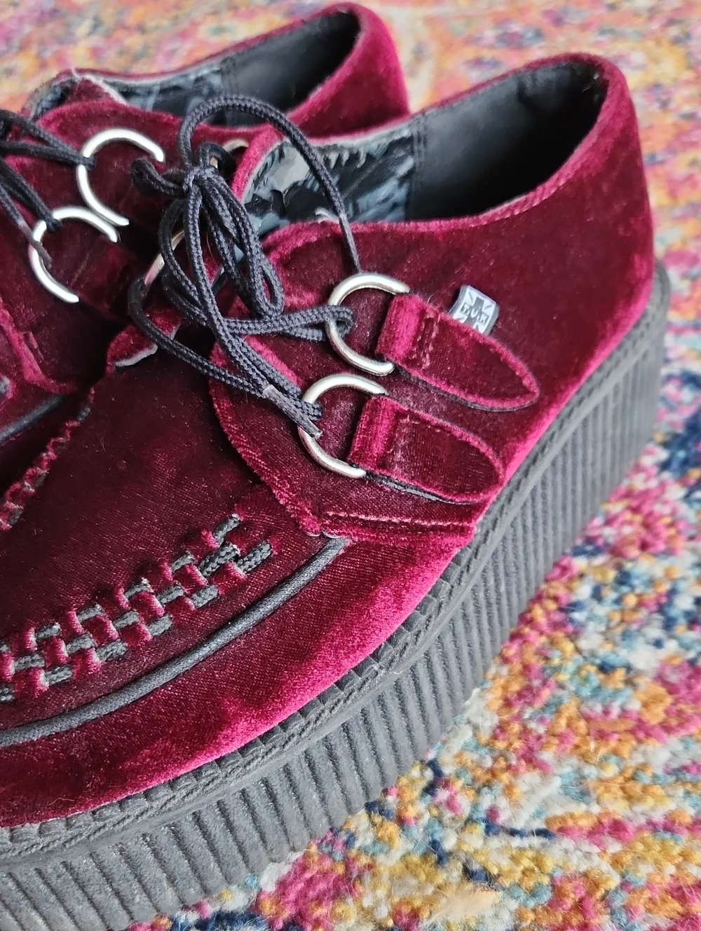 T.U.K. Men's Burgundy Velvet Moccasin Shoes Size 3